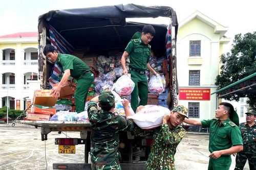 TPHCM: Những chuyến xe 'chở nghĩa tình', hướng về rốn lũ miền Trung