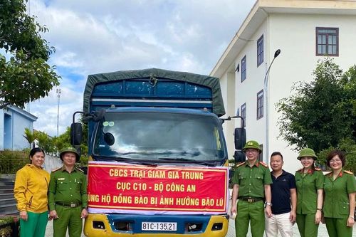 Trại giam Gia Trung quyên góp nhu yếu phẩm hỗ trợ đồng bào vùng lũ