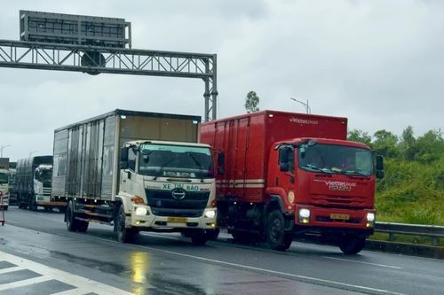 Đã giải tỏa xe dồn ứ trên Quốc lộ 1