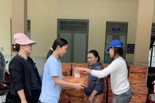 Hội Liên hiệp Phụ nữ phường Ba Ngòi vận động hỗ trợ người dân bị ảnh hưởng bởi mưa lụt