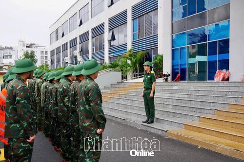 Bệnh viện Quân y 87 ra quân khám và cấp phát thuốc miễn phí cho người dân vùng lũ