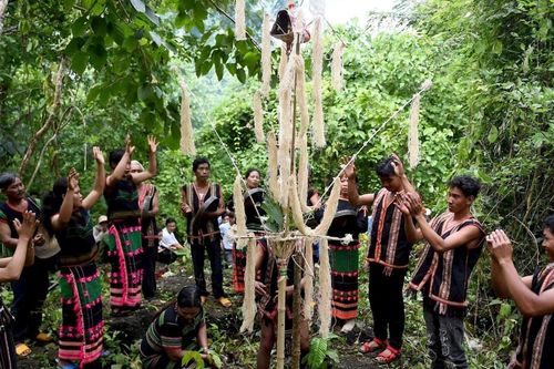 Giữ rừng là bảo vệ bon làng