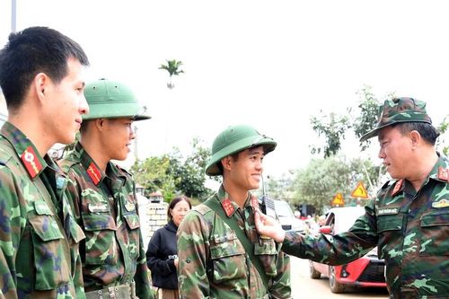 Sở chỉ huy tiền phương Quân khu 7 kiểm tra công tác khắc phục hậu quả thiên tai tại xã D'Ran