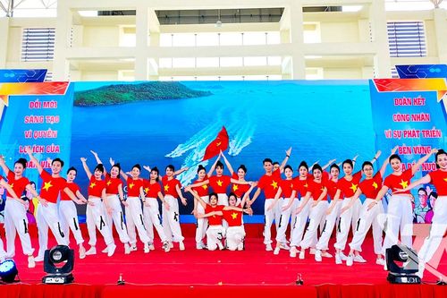 Quan tâm xây dựng thiết chế văn hóa cho công nhân