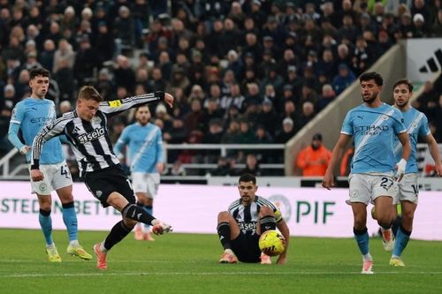 Harvey Barnes lập cú đúp, Newcastle thắng kịch tính Man City