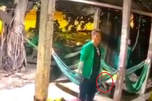Xuất hiện clip đối tượng cầm hung khí 'xin đểu' tại các quán cà phê bán xuyên đêm
