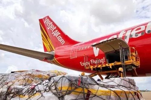 Hàng không đổi vé miễn phí cho khách bị ảnh hưởng mưa lũ