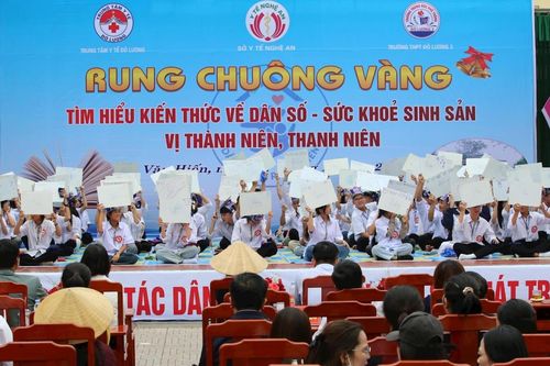 Học sinh Trường THPT Đô Lương 3 sôi nổi tham gia cuộc thi Rung chuông vàng chủ đề Sức khỏe sinh sản