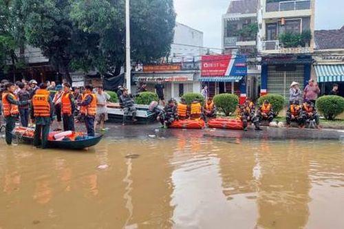 Khánh Hòa hỗ trợ người dân có nhà bị sập, cuốn trôi, ngập, hư hỏng do lũ lụt mỗi hộ 30-60 triệu đồng