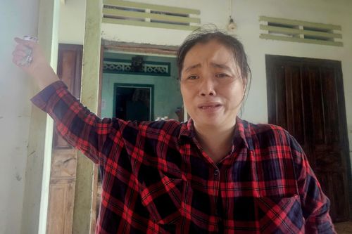 Người vợ bất lực nhìn chồng và hai cháu ruột bị lũ cuốn ngay trước mắt