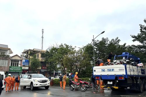 62 cán bộ, kỹ sư điện lực Huế chi viện vùng lũ Đắk Lắk