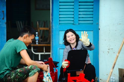 Người dân Nha Trang gượng dậy sau lũ lụt kinh hoàng