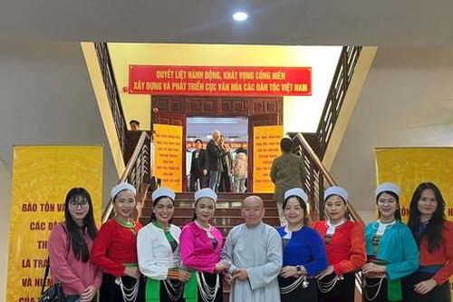 Phát huy giá trị văn hóa truyền thống các dân tộc thiểu số gắn với phát triển du lịch