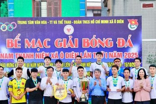 Đội bóng FC Hạ Mỗ 1 vô địch Giải bóng đá nam thanh niên xã Ô Diên lần thứ I