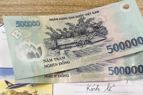 Vì 5 chiếc phong bì phúng viếng nhà thông gia, anh em khẩu chiến ở lễ 49 ngày mẹ