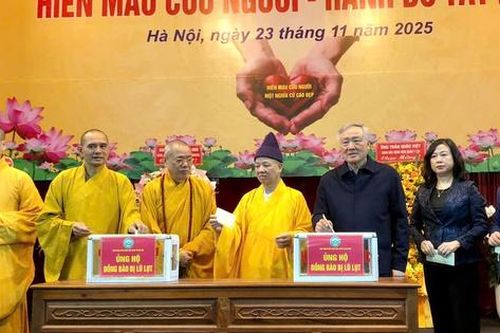 Ngày hội 'Hiến máu cứu người - Hành Bồ Tát đạo', hướng về đồng bào miền Trung, Tây Nguyên bị ảnh hưởng mưa lũ