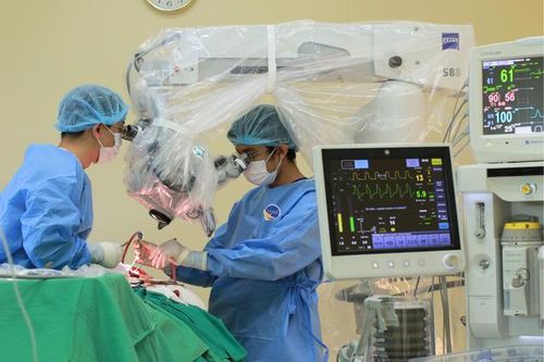 Đau đầu như 'búa bổ' - dấu hiệu cảnh báo túi phình mạch máu não nguy hiểm