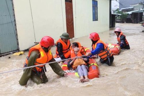 Điểm tựa vững vàng giúp người dân vùng lũ