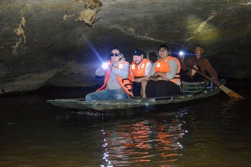 Khám phá hang Bụt, 'động Tiên' ở Ninh Bình