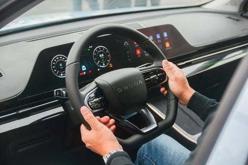 Tính năng hỗ trợ khởi hành ngang dốc trên ôtô là gì?