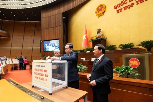 Ủy ban Thường vụ Quốc hội tổ chức quyên góp ủng hộ đồng bào khắc phục hậu quả thiên tai, mưa lũ