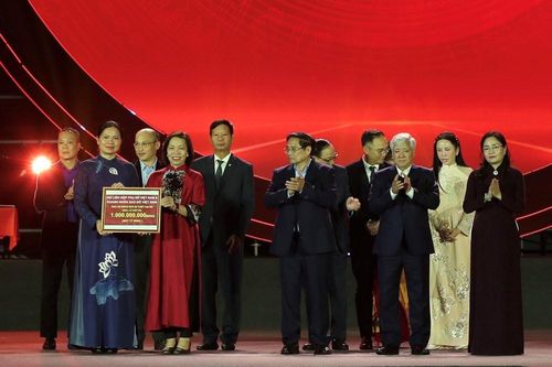 Đoàn kết, một lòng hướng về miền Trung