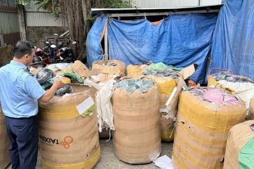 Phát hiện hơn 5.000 mũ bảo hiểm không rõ nguồn gốc, xuất xứ