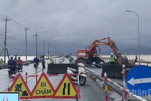 Trung Bộ và Tây Nguyên khẩn trương khắc phục 12 điểm tắc đường sau mưa lũ lớn