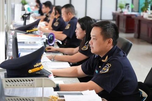 Hải quan triển khai hỗ trợ thông quan hàng viện trợ khẩn cấp cho vùng lũ