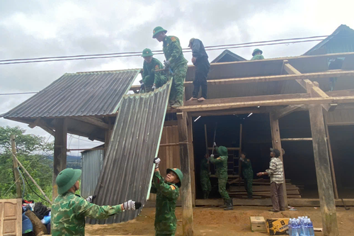 Bộ đội Biên phòng TP Đà Nẵng di dời 25 hộ dân ra khỏi khu vực có nguy cơ sạt lở
