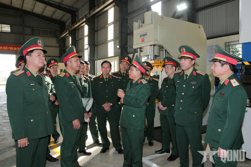 Tham quan các phương tiện đóng mới theo Đề án Đổi mới phương tiện vận tải thủy quân sự