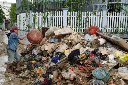 Người dân Khánh Hòa gượng dậy sau lũ