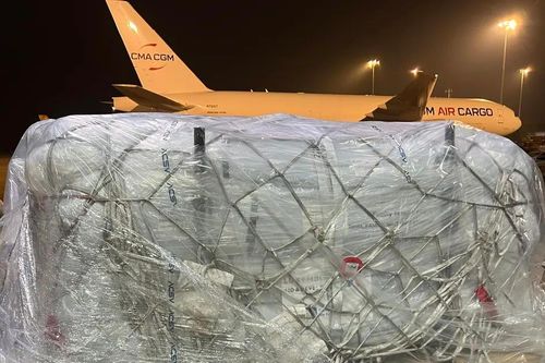 Lô hàng viện trợ của EU đến Hà Nội, chuẩn bị vận chuyển vào Đắk Lắk