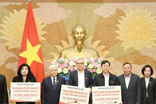 TP Hà Nội trao kinh phí hỗ trợ 3 tỉnh Đắk Lắk, Lâm Đồng và Khánh Hòa