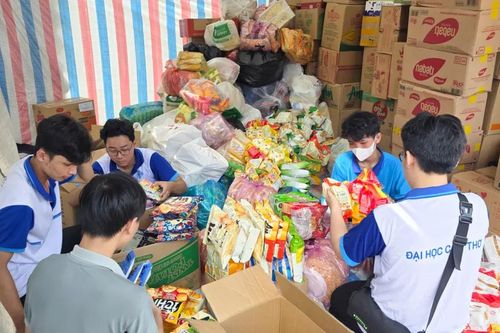 ĐBSCL: Hàng trăm tấn hàng cứu trợ hướng về 'khúc ruột' miền Trung