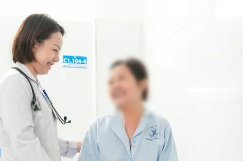 Lọc máu cứu bệnh nhân lupus nguy kịch do suy thận cấp, tràn dịch màng tim