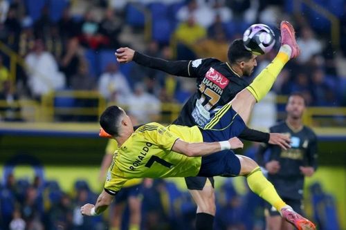 Ronaldo ghi siêu phẩm 'xe đạp chổng ngược' gây bão mạng