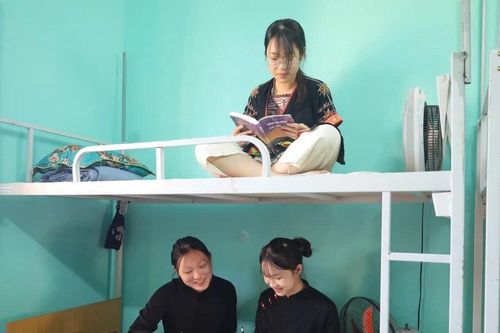 'Mang sách lên núi' lấp khoảng trống trong văn hóa đọc ở vùng cao