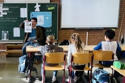 Truyện cổ tích Việt Nam 'Thánh Gióng' đến với học sinh Đức