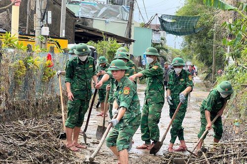 BĐBP tỉnh Đắk Lắk huy động tổng lực hỗ trợ nhân dân khắc phục hậu quả mưa lũ