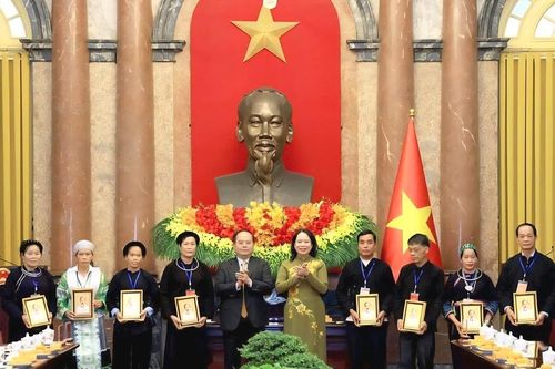 Phó Chủ tịch nước Võ Thị Ánh Xuân gặp mặt Đoàn đại biểu dân tộc thiểu số tỉnh Cao Bằng