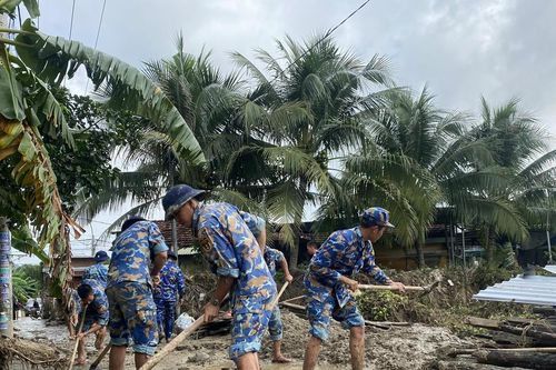 Miền Trung nguy khó, có Bộ đội Hải quân