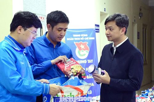 Trung ương Đoàn trao tặng 4.000 túi an sinh hỗ trợ đồng bào bị mưa lũ