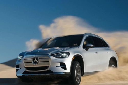 Mercedes GLC điện sắp có bản hiệu suất cao mạnh ngang siêu xe