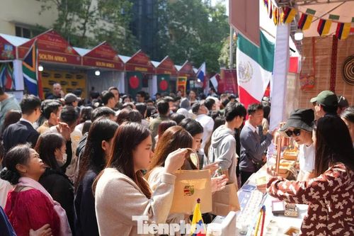 Thêm nguồn lực hỗ trợ đồng bào vùng bão lũ