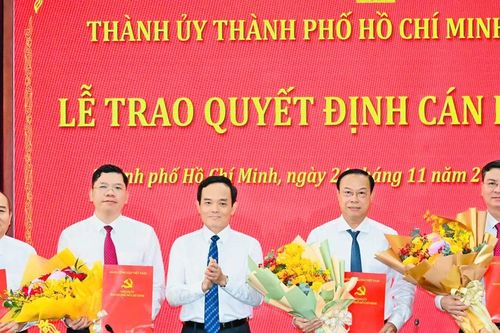 Trao quyết định phê chuẩn kết quả bầu Phó Chủ tịch HĐND TPHCM, 3 Phó Chủ tịch UBND TPHCM
