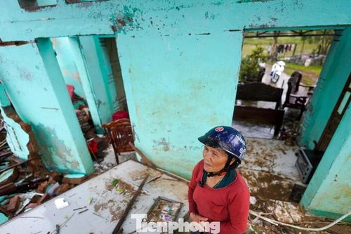 Dân vùng rốn lũ Hòa Thịnh: 'Người còn là may, sẽ làm lại từ đầu'
