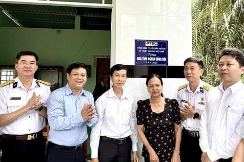 Hội Cựu chiến binh PTSC trao nhà 'Nghĩa tình đồng đội' tại Vĩnh Long