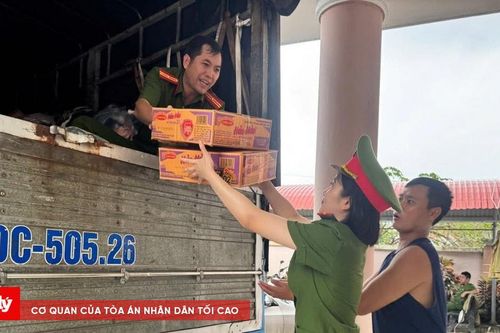 Công an Đồng Nai bàn giao 120 tấn hàng hỗ trợ đồng bào vùng lũ Đắk Lắk