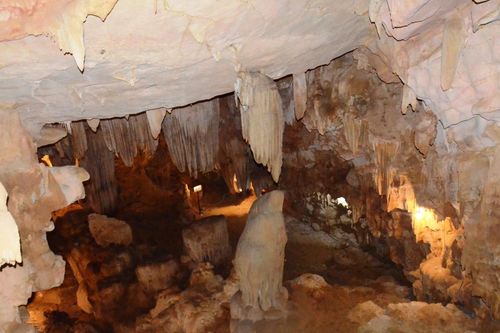 Khám phá hang động nghìn năm với 3 cõi 'trần gian - địa ngục - thiên đường'